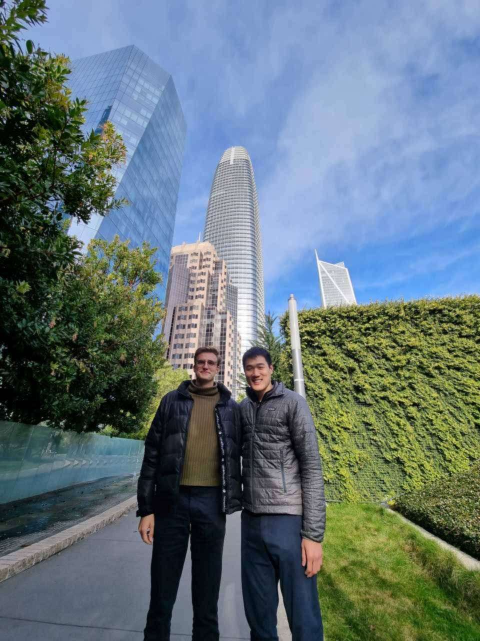 Joël Hainzl, left, with Dex founder and CEO Kevin Sun in front of the Salesforce Tower, San Francisco, 2023